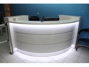 banque d'accueil moyenne gamme :: banque accueil courbe rétroéclairée LOP 5