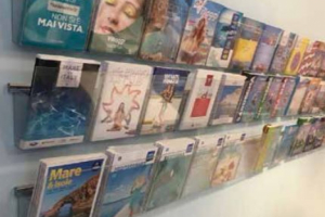 Porte-Brochures, Prsentoirs et Supports sur Pied pour Documents | Organisez et Exposez avec Style :: Prsentoir mural  pour dpliants ou brochures  - UST